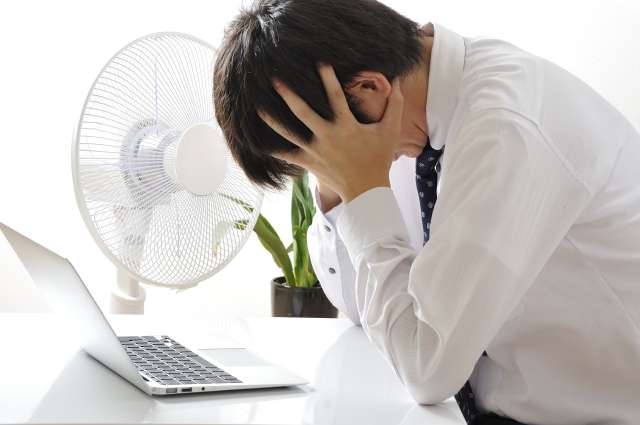 歯の痛みについて悩む方のイメージ